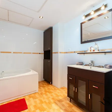 Magnificent 4br Oasis, Panoramic Terrace, Pool And Parking شقة