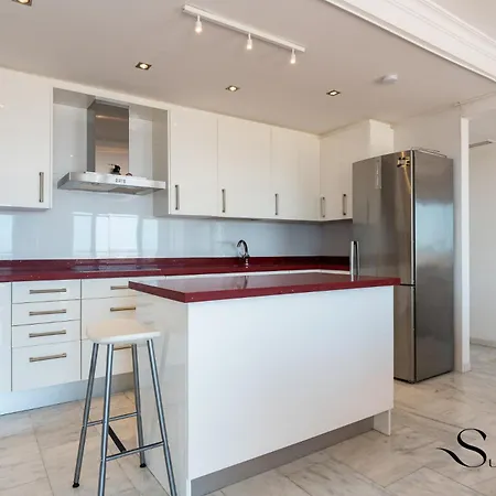Magnificent 4br Oasis, Panoramic Terrace, Pool And Parking
