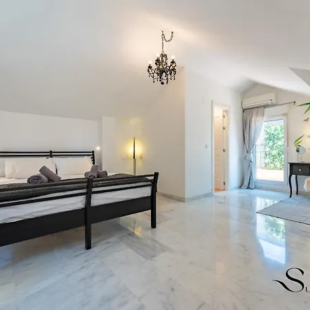 Magnificent 4br Oasis, Panoramic Terrace, Pool And Parking *