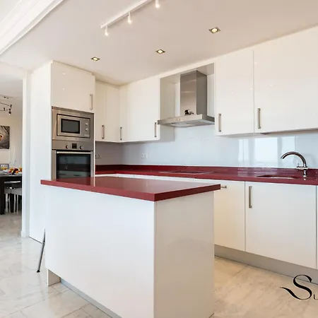 Magnificent 4br Oasis, Panoramic Terrace, Pool And Parking 아파트
