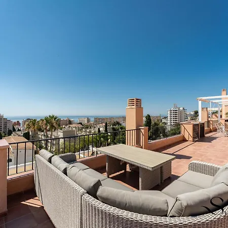 Magnificent 4br Oasis, Panoramic Terrace, Pool And Parking 아파트 토레몰리노스