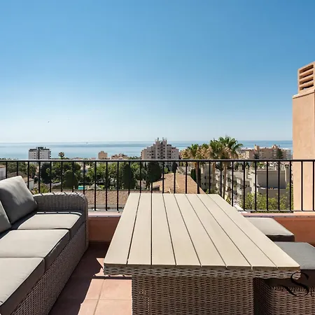 Magnificent 4br Oasis, Panoramic Terrace, Pool And Parking Appartamento Torremolinos