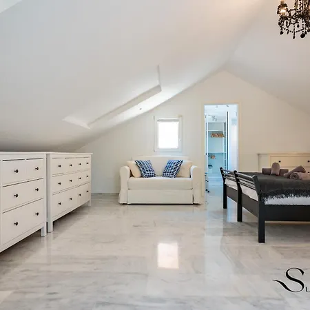 Magnificent 4br Oasis, Panoramic Terrace, Pool And Parking *